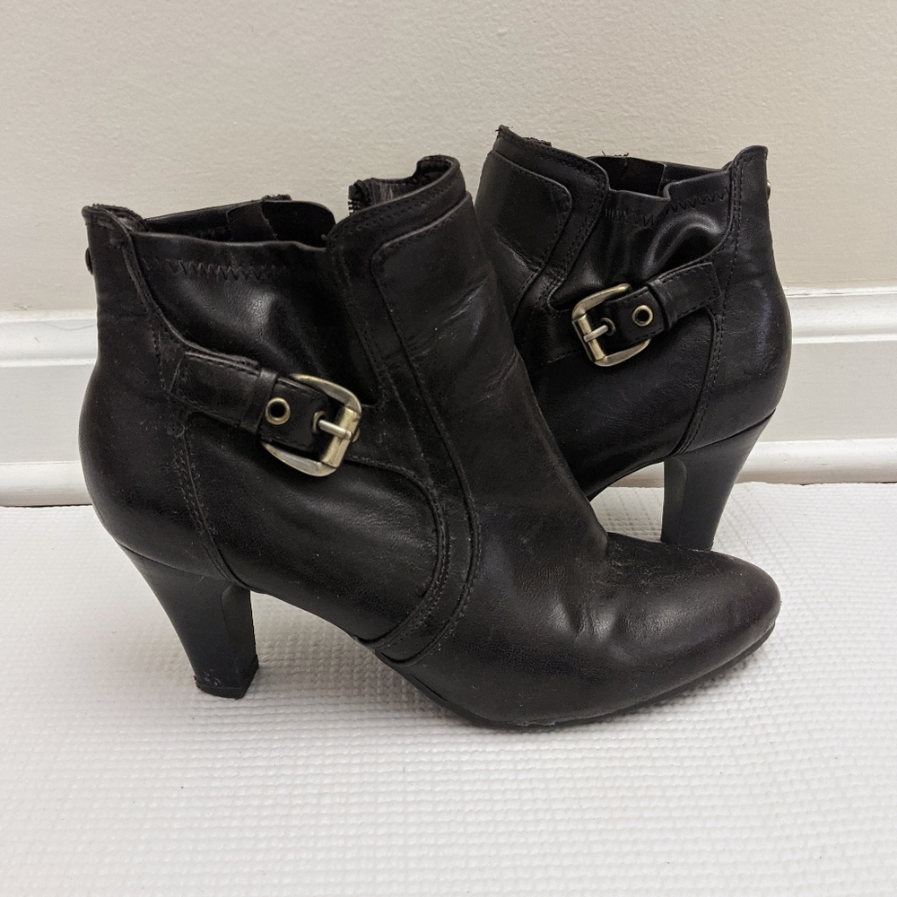 Life Stride Heeled boots with buckle zipper bootie